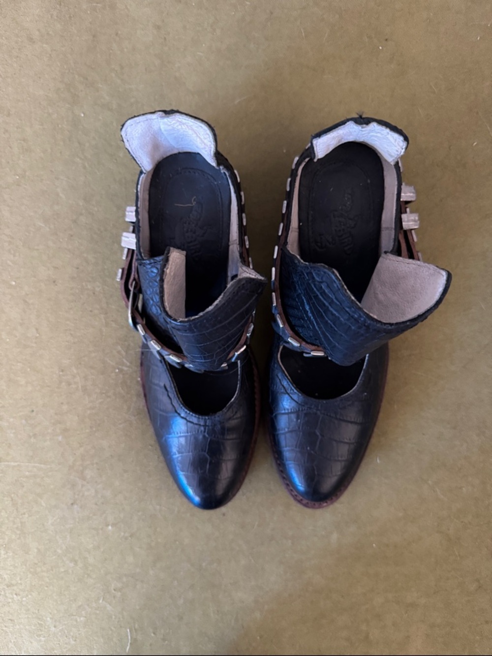 FREEBIRD Blade Cut Out Bootie in Black Croc Size 6 EUC - Picture 4 of 7